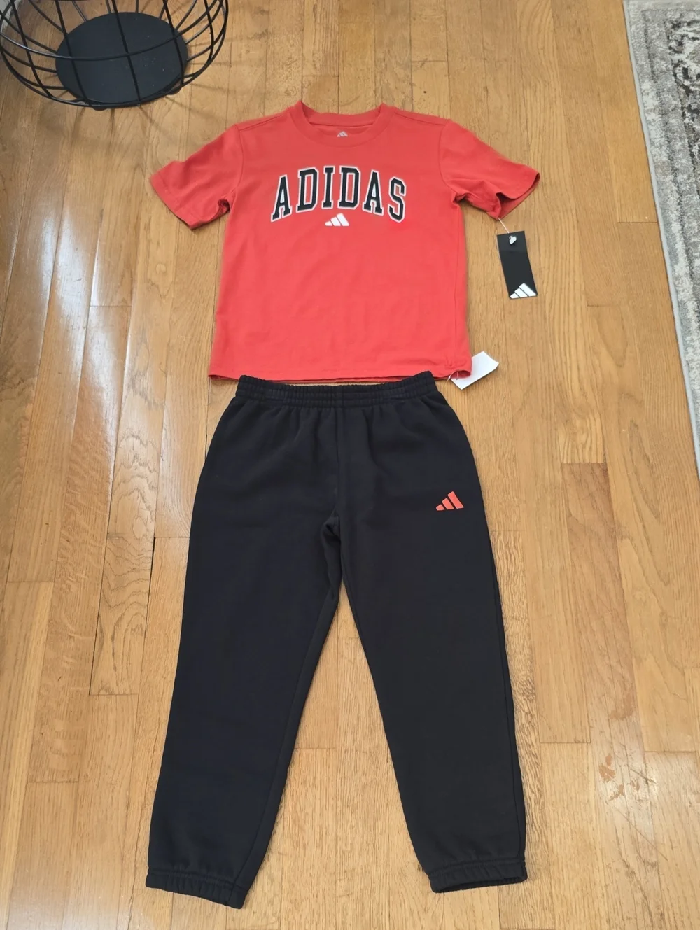 ADIDAS BRAND SIGNATURE BOYS RED & BLACK SHORT SLEEVE T-SHIRT &  PANTS SET SIZE 6